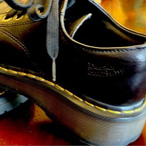 VINTAGE super comfy Black DrMarten’s